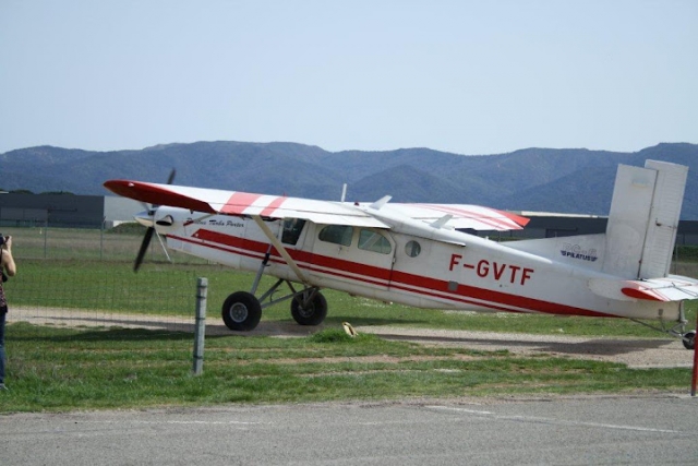  皮拉图斯准备好跳伞 